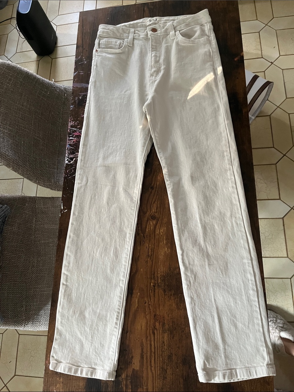 High-Rise White Women's Jeans — Classic Straight Fit